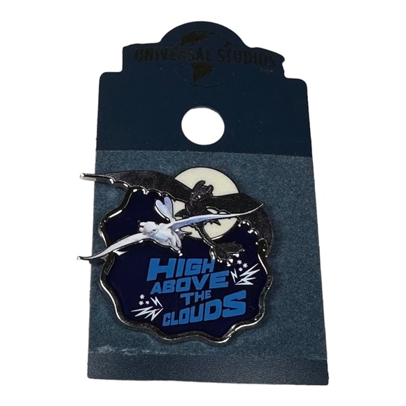 Universal Studios Dreamworks How To Train Your Dragon High Above The Clouds Pin - Picture 1 of 1